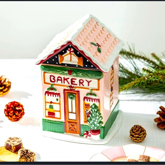 cupcakes & cashmere Other - Cupcake and cashmere gingerbread house cookie jar